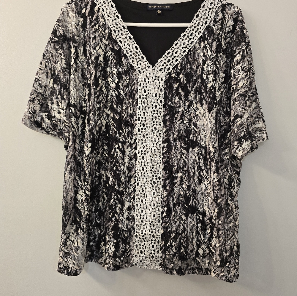 Adrienne Vittadini Lace Overlay Women's Top - Size XL in Great Condition